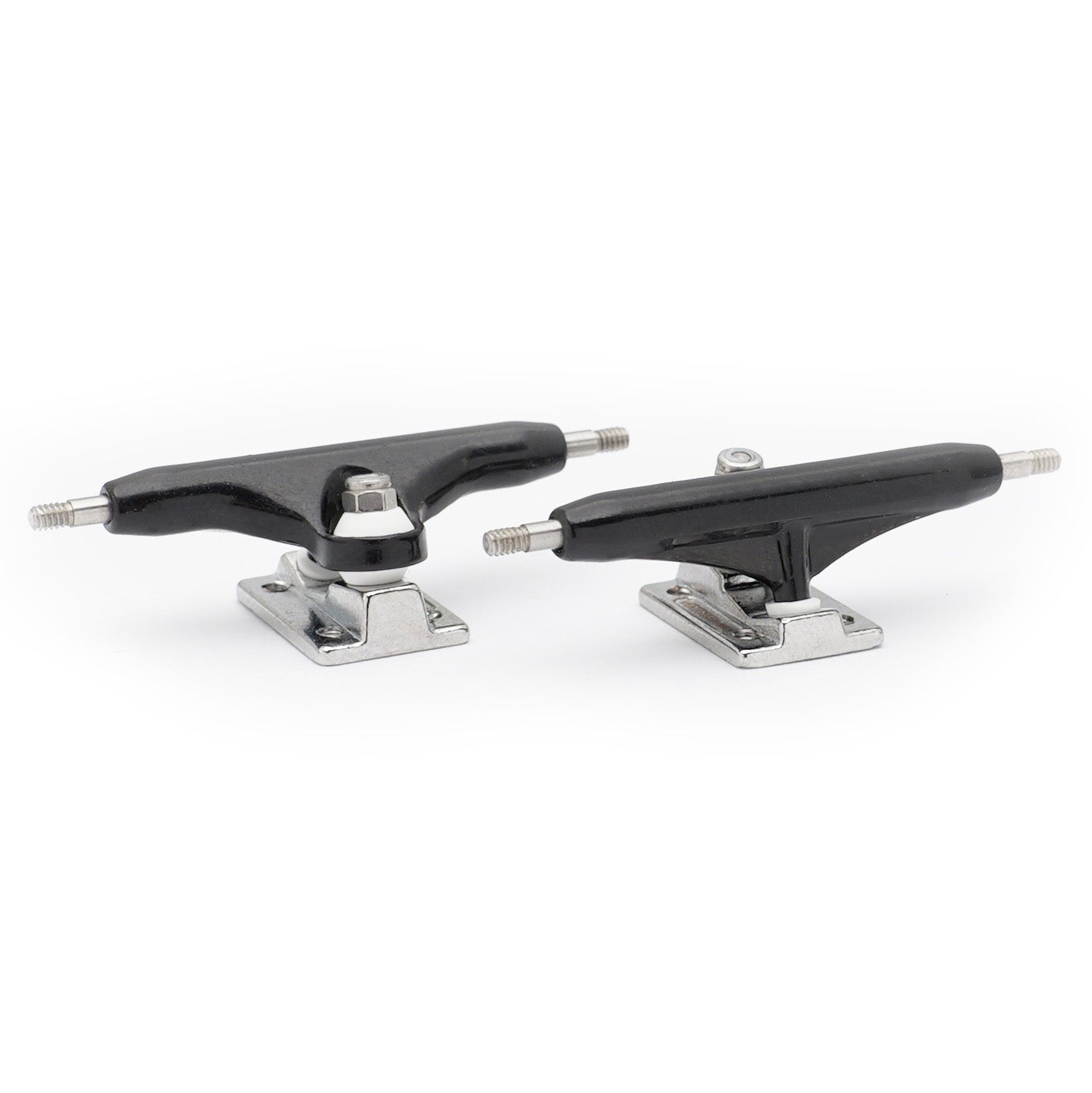 dynamic trucks 34mm width black hanger chrome baseplate
