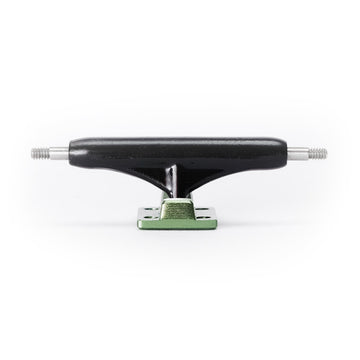 32mm dynamic trucks set black hanger dark green baseplate