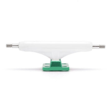 dynamic trucks 32mm white hanger green baseplate
